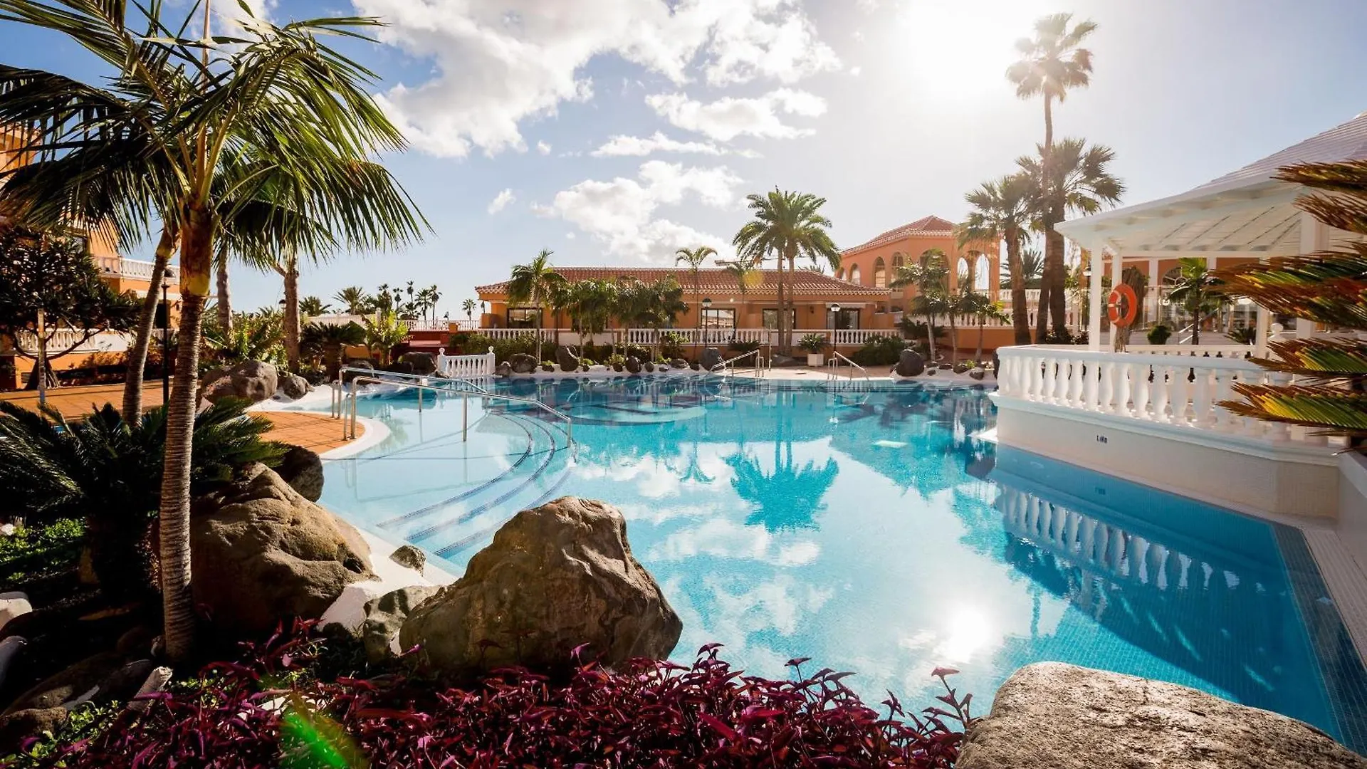 Beachfront Bliss - Tenerife Royal Gardens 플라야데라스아메리카스 아파트