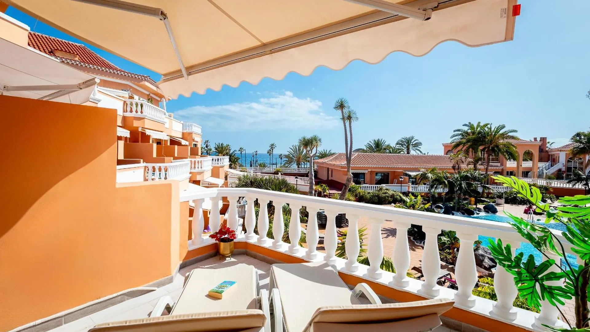 Beachfront Bliss - Tenerife Royal Gardens Playa de las Américas Appartement