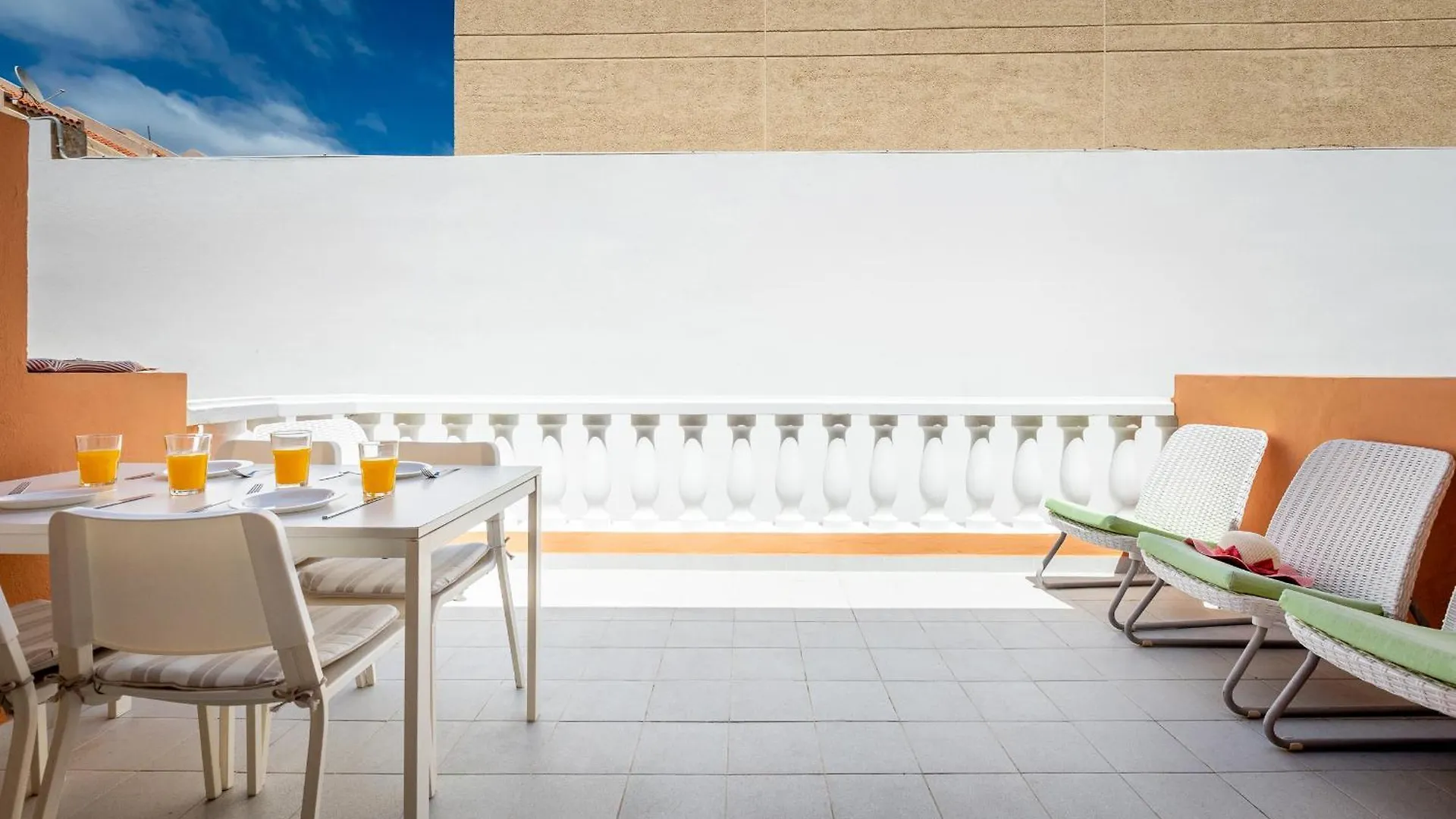 Beachfront Bliss - Tenerife Royal Gardens Playa de las Américas Appartement
