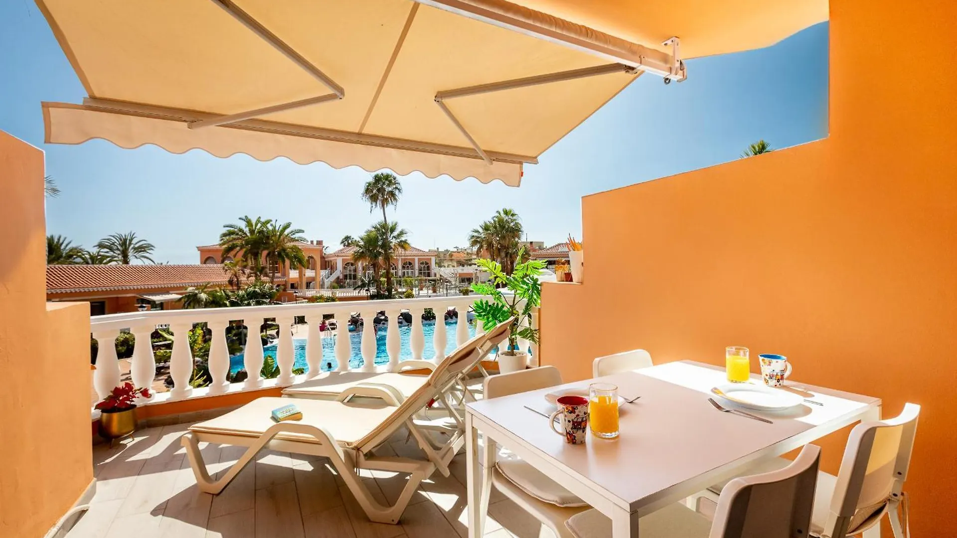 Beachfront Bliss - Tenerife Royal Gardens Playa de las Américas 0*,  Espagne