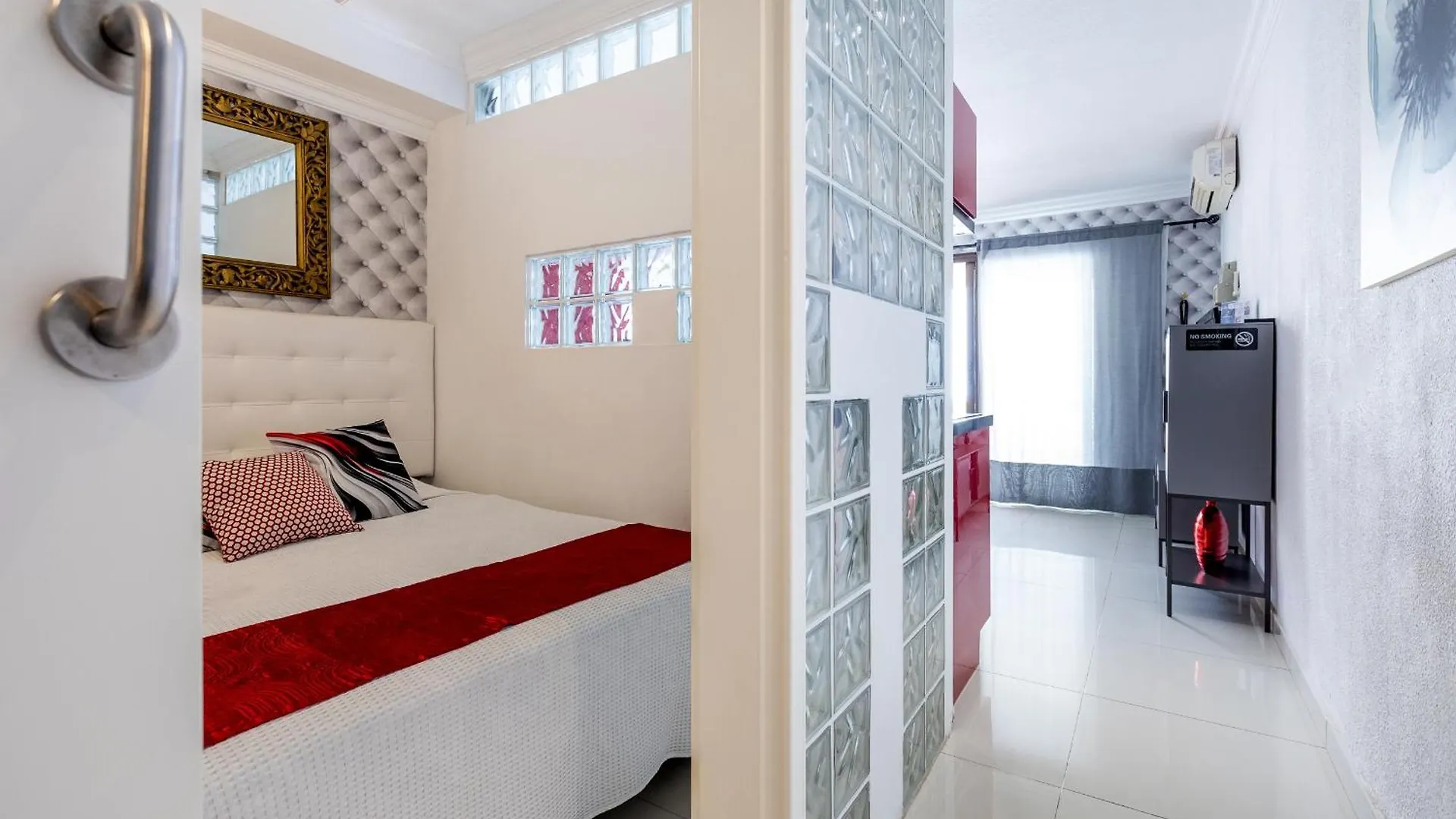 Beachfront Bliss - Tenerife Royal Gardens Playa de las Américas Appartement