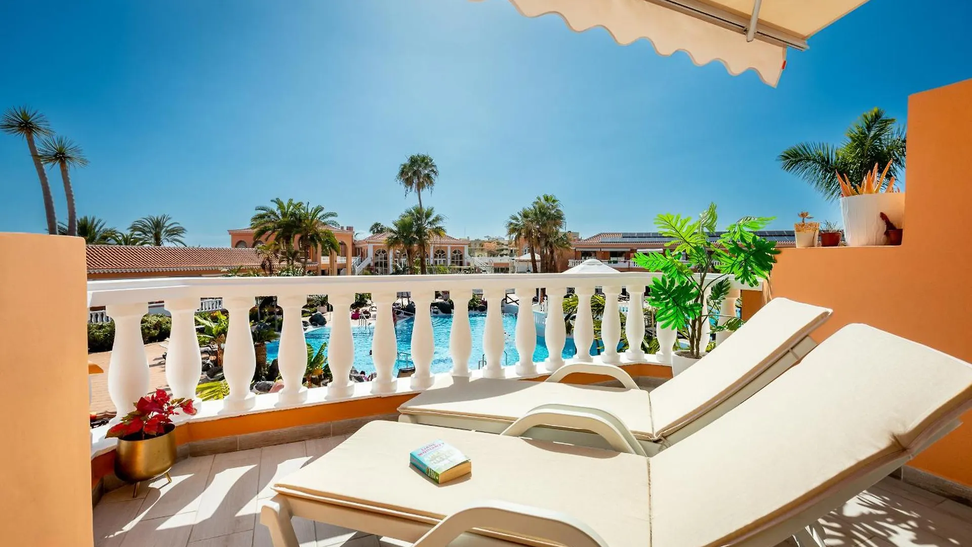 Beachfront Bliss - Tenerife Royal Gardens 플라야데라스아메리카스 아파트